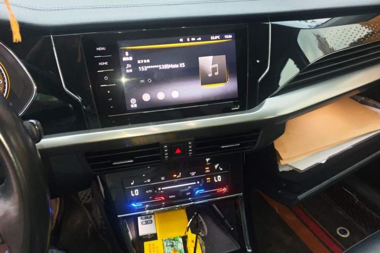Used Volkswagen Passat 2019 330TSI Elite Edition China VI Audio And AC Panel