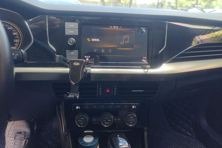 Used Volkswagen Passat 2019 330TSI Elite Edition China VI Audio And AC Panel