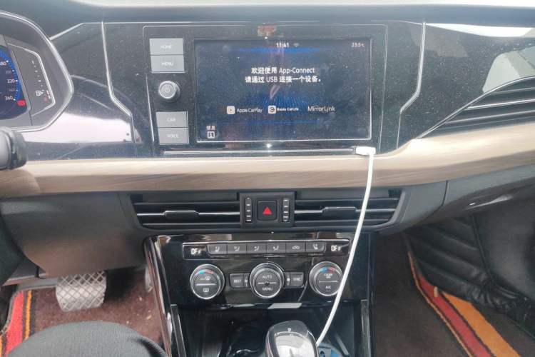 Used Volkswagen Passat 2019 330TSI Luxury Edition China VI Standard Audio And AC Panel