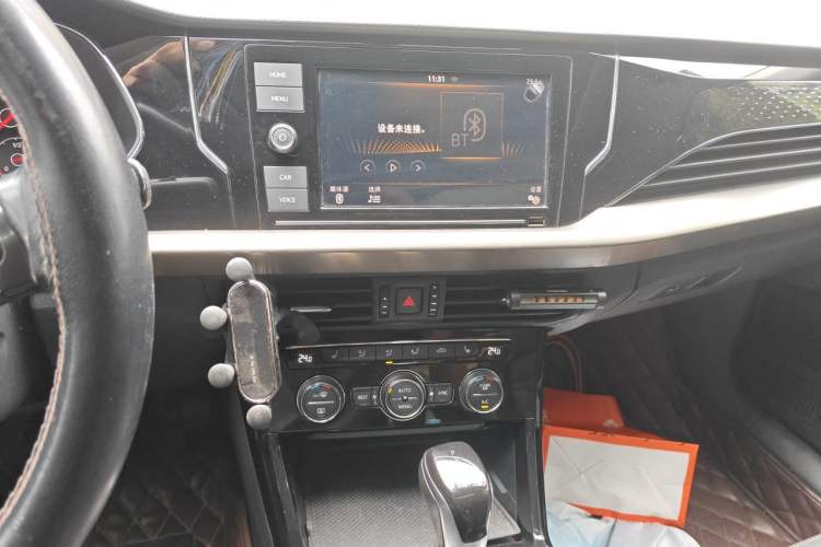 Used Volkswagen Passat 2019 330TSI Elite Edition China VI Audio And AC Panel