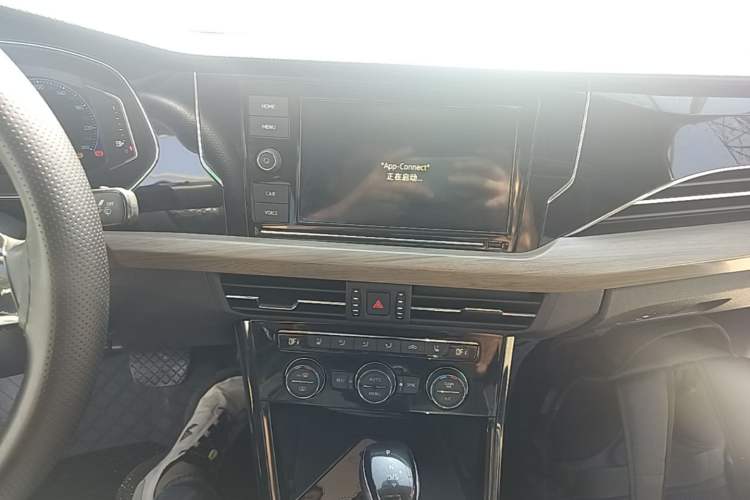 Used Volkswagen Passat 2019 330TSI Luxury Edition China V Standard Audio And AC Panel