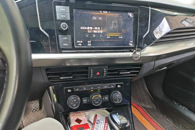 Used Volkswagen Passat 2019 330TSI Elite Edition China VI Audio And AC Panel