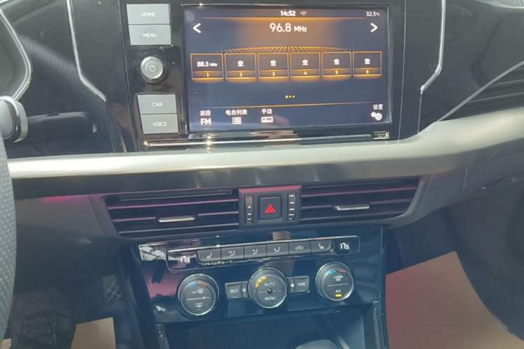 Used Volkswagen Passat 2019 330TSI Elite Edition China V Standard Audio And AC Panel