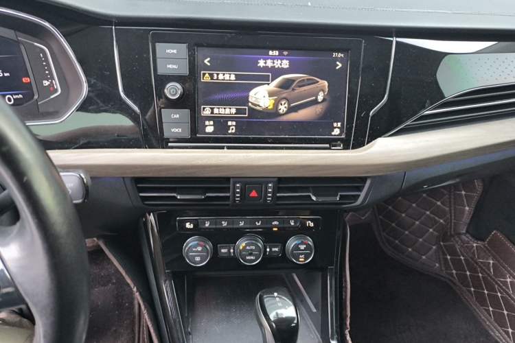 Used Volkswagen Passat 2019 330TSI Luxury Edition China VI Standard Audio And AC Panel