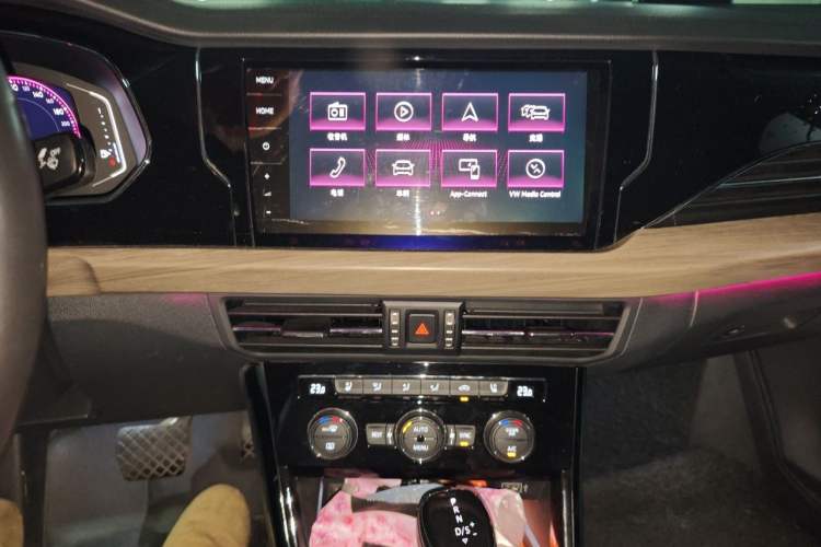 Used Volkswagen Passat 2019 330TSI Prestige Edition China VI Standard Audio And AC Panel