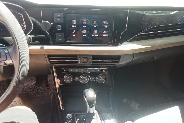 Used Volkswagen Passat 2019 330TSI Luxury Edition China V Standard Audio And AC Panel