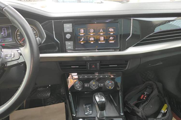 Used Volkswagen Passat 2019 330TSI Elite Edition China VI Audio And AC Panel