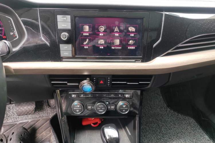 Used Volkswagen Passat 2019 330TSI Luxury Edition China VI Standard Audio And AC Panel
