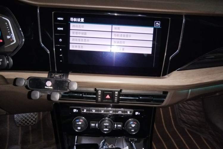 Used Volkswagen Passat 2019 330TSI Prestige Edition China VI Standard Audio And AC Panel