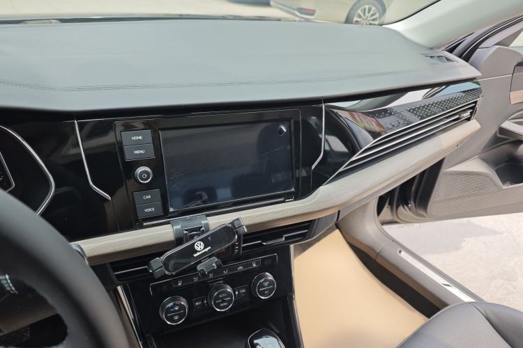 Used Volkswagen Passat 2019 330TSI Luxury Edition China VI Standard Audio And AC Panel