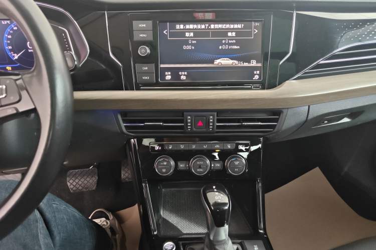 Used Volkswagen Passat 2019 330TSI Luxury Edition China VI Standard Audio And AC Panel