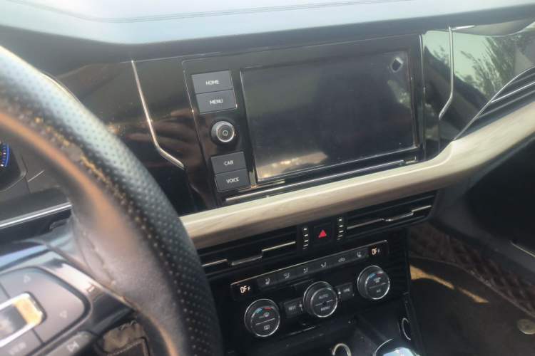 Used Volkswagen Passat 2019 330TSI Luxury Edition China VI Standard Audio And AC Panel