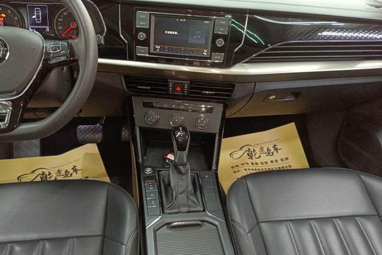Used Volkswagen Passat 2019 280TSI Business Edition China VI Audio And AC Panel