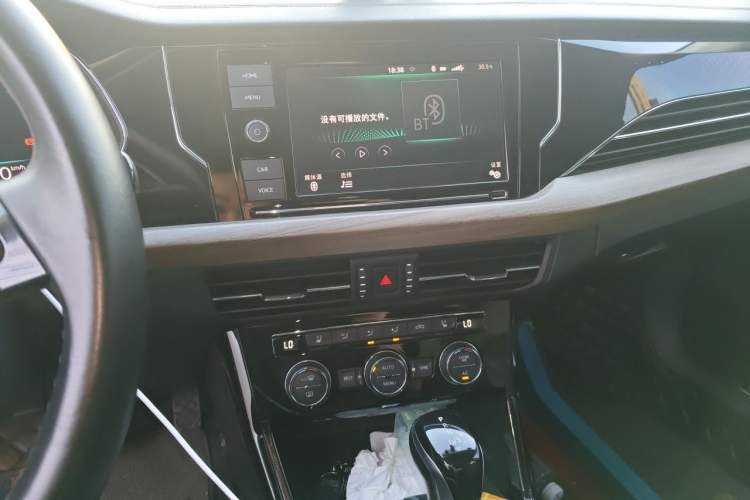 Used Volkswagen Passat 2019 330TSI Luxury Edition China VI Standard Audio And AC Panel