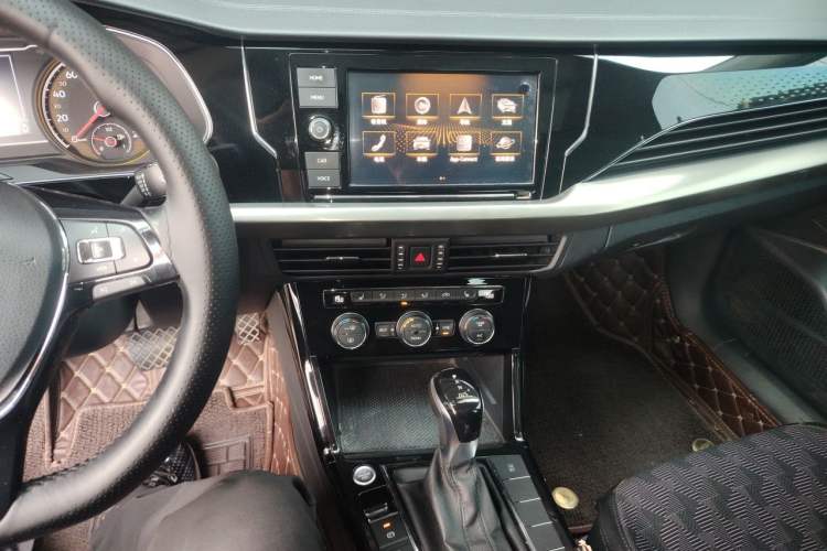Used Volkswagen Passat 2019 330TSI Elite Edition China VI Audio And AC Panel