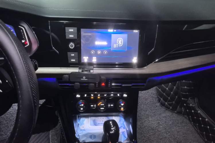 Used Volkswagen Passat 2019 330TSI Luxury Edition China VI Standard Audio And AC Panel