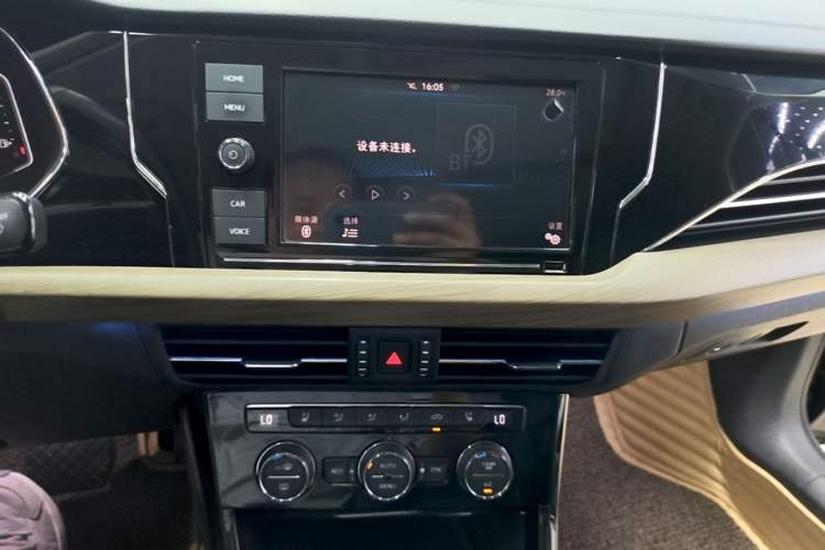 Used Volkswagen Passat 2019 330TSI Luxury Edition China VI Standard Audio And AC Panel