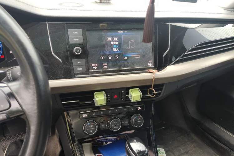 Used Volkswagen Passat 2019 330TSI Luxury Edition China VI Standard Audio And AC Panel