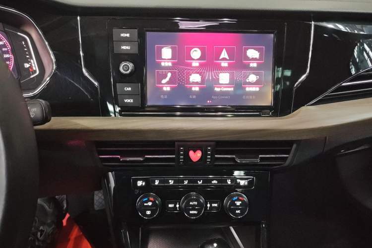 Used Volkswagen Passat 2019 330TSI Luxury Edition China VI Standard Audio And AC Panel