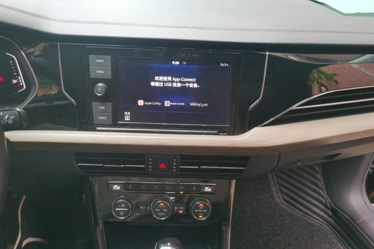 Used Volkswagen Passat 2019 330TSI Luxury Edition China VI Standard Audio And AC Panel