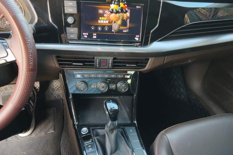 Used Volkswagen Passat 2019 330TSI Elite Edition China V Standard Audio And AC Panel