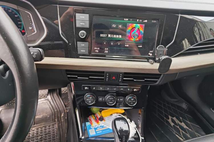 Used Volkswagen Passat 2019 330TSI Luxury Edition China VI Standard Audio And AC Panel