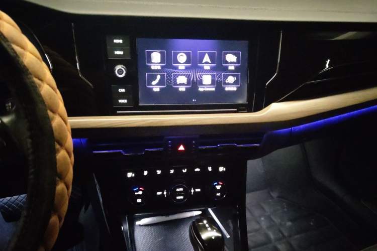 Used Volkswagen Passat 2019 380TSI Luxury Edition China VI Standard Audio And AC Panel