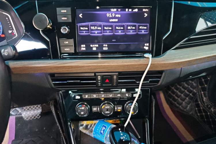 Used Volkswagen Passat 2019 330TSI Luxury Edition China VI Standard Audio And AC Panel