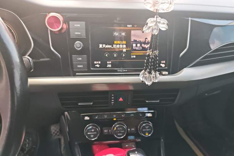 Used Volkswagen Passat 2019 330TSI Elite Edition China VI Audio And AC Panel