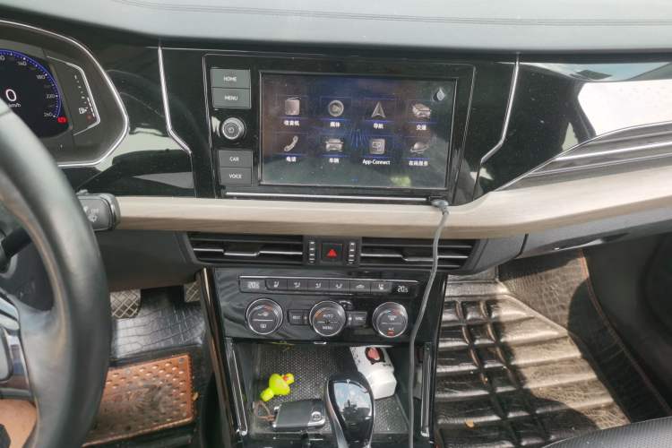 Used Volkswagen Passat 2019 330TSI Luxury Edition China VI Standard Audio And AC Panel