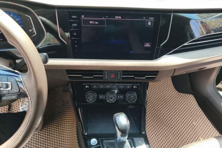 Used Volkswagen Passat 2019 330TSI Prestige Edition China V Standard Audio And AC Panel