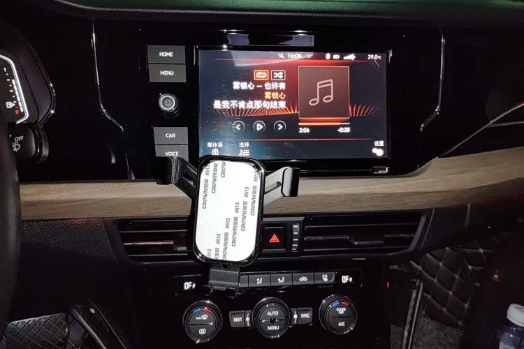 Used Volkswagen Passat 2019 330TSI Luxury Edition China VI Standard Audio And AC Panel