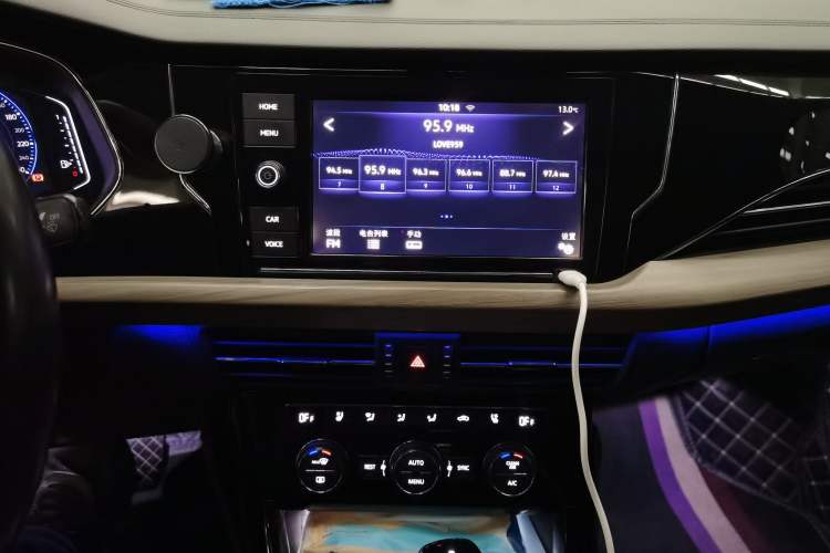 Used Volkswagen Passat 2019 330TSI Luxury Edition China VI Standard Audio And AC Panel