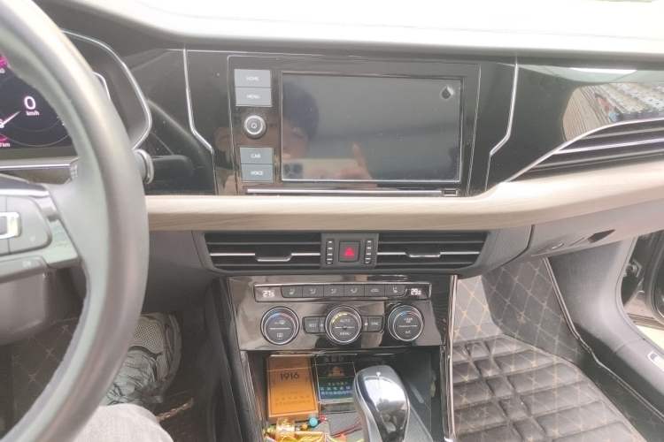 Used Volkswagen Passat 2019 380TSI Luxury Edition China VI Standard Audio And AC Panel