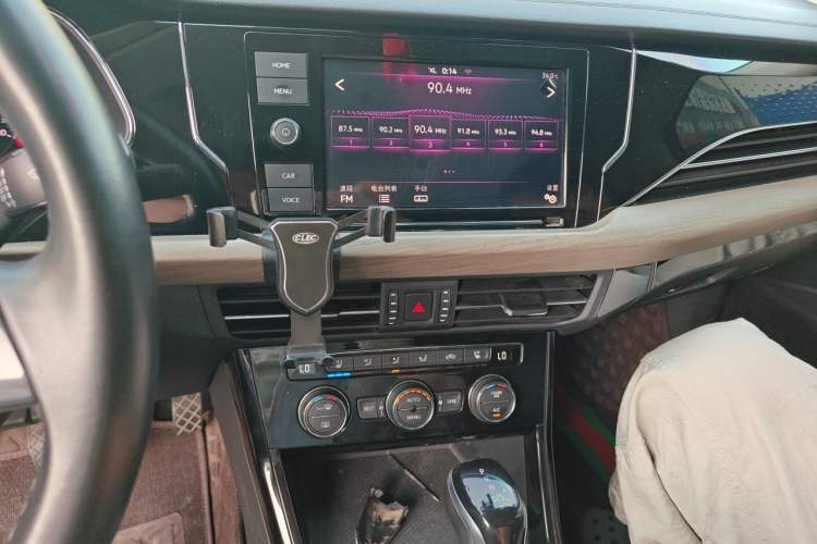 Used Volkswagen Passat 2019 330TSI Luxury Edition China VI Standard Audio And AC Panel