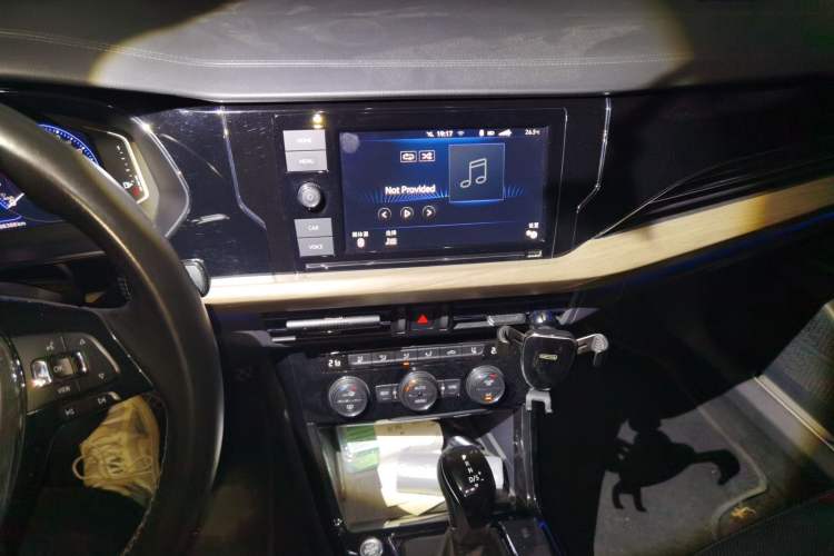 Used Volkswagen Passat 2019 330TSI Luxury Edition China VI Standard Audio And AC Panel