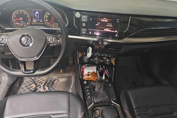 Used Volkswagen Passat 2019 330TSI Elite Edition China VI Audio And AC Panel