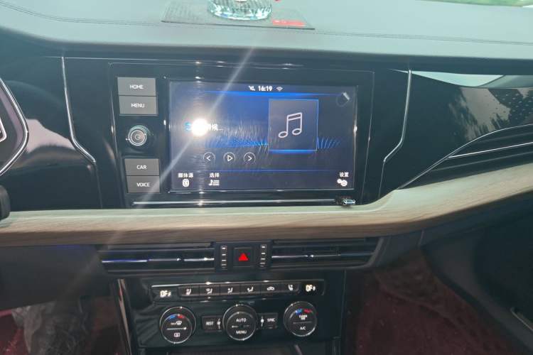 Used Volkswagen Passat 2019 330TSI Luxury Edition China VI Standard Audio And AC Panel