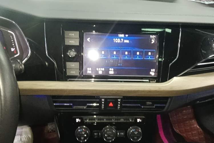 Used Volkswagen Passat 2019 330TSI Luxury Edition China VI Standard Audio And AC Panel