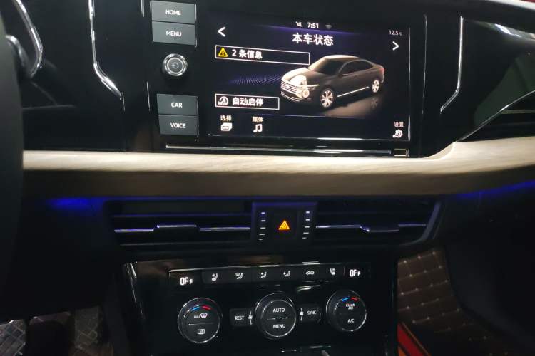 Used Volkswagen Passat 2019 330TSI Luxury Edition China VI Standard Audio And AC Panel