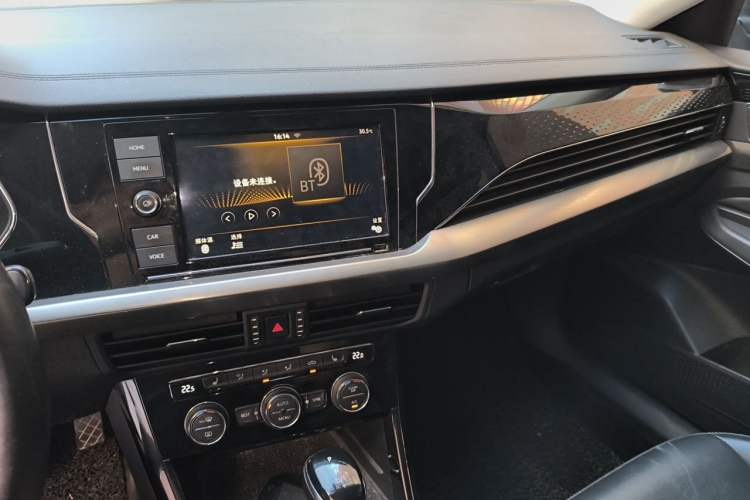 Used Volkswagen Passat 2019 280TSI Elite Edition China VI Standard Audio And AC Panel