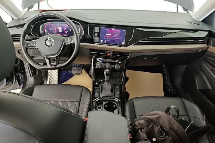 Used Volkswagen Passat 2019 330TSI Luxury Edition China VI Standard Center Console