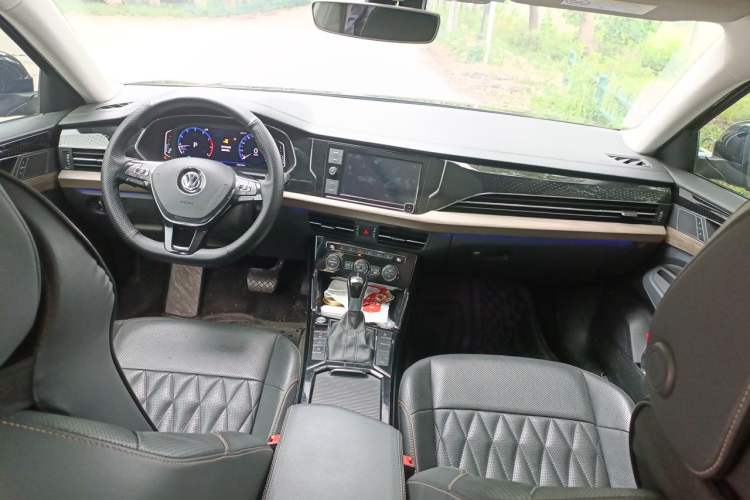 Used Volkswagen Passat 2019 330TSI Luxury Edition China VI Standard Center Console