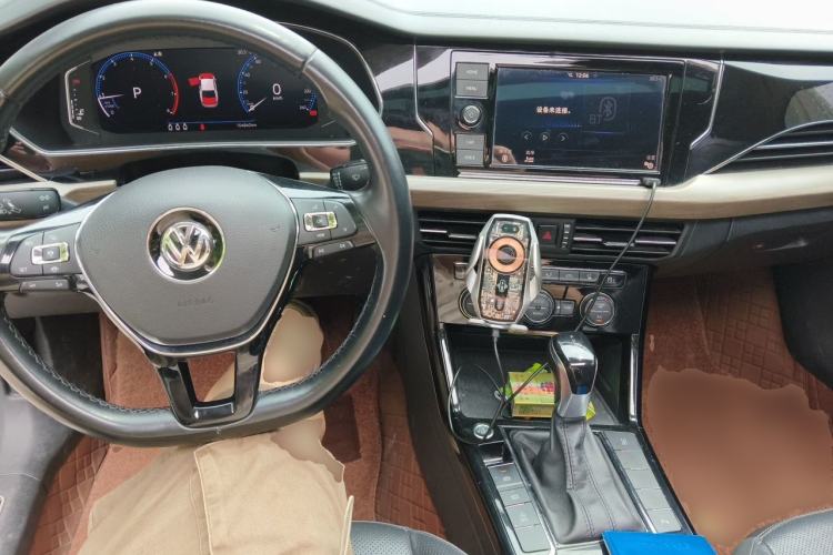 Used Volkswagen Passat 2019 330TSI Luxury Edition China VI Standard Center Console
