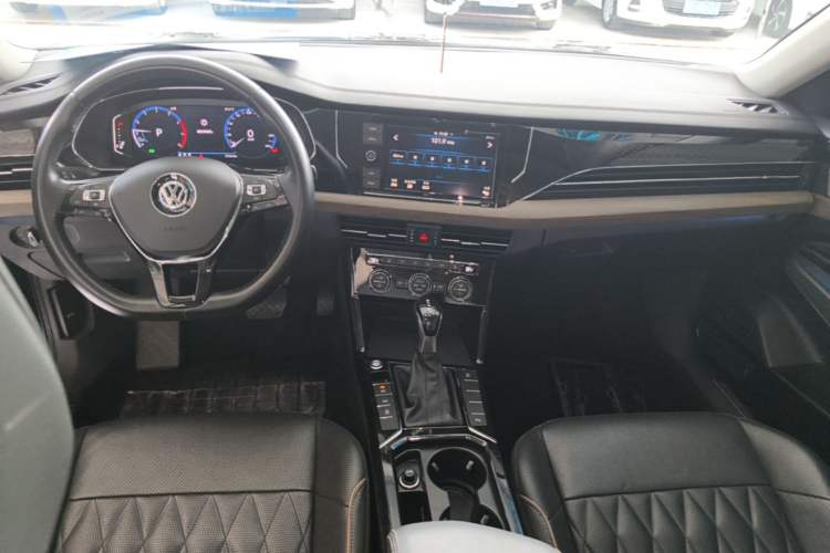 Used Volkswagen Passat 2019 330TSI Luxury Edition China VI Standard Center Console