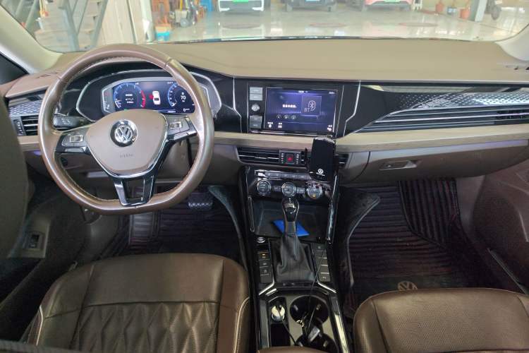 Used Volkswagen Passat 2019 330TSI Luxury Edition China VI Standard Center Console