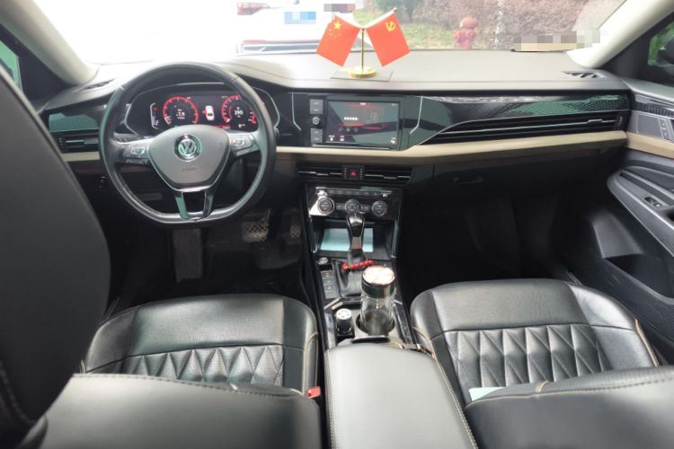 Used Volkswagen Passat 2019 330TSI Luxury Edition China VI Standard Center Console