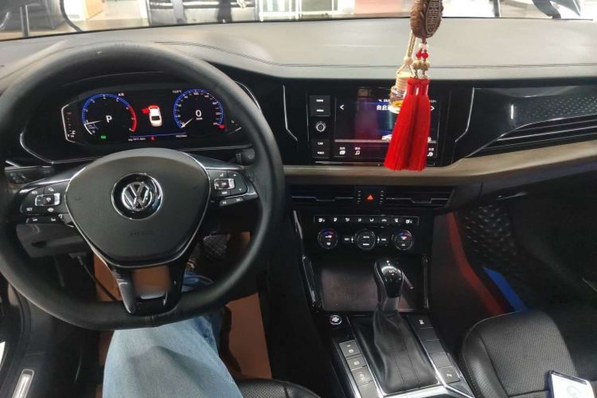 Used Volkswagen Passat 2019 330TSI Luxury Edition China VI Standard Center Console