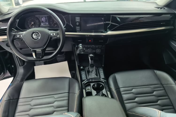Used Volkswagen Passat 2019 330TSI Elite Edition China VI Center Console
