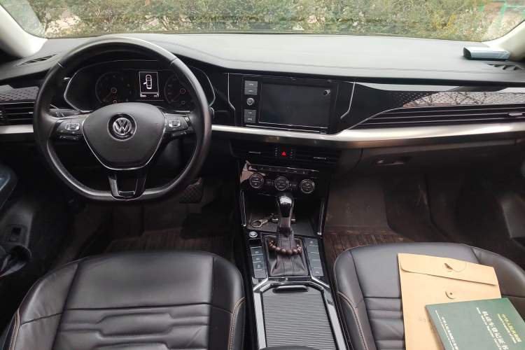 Used Volkswagen Passat 2019 330TSI Elite Edition China VI Center Console